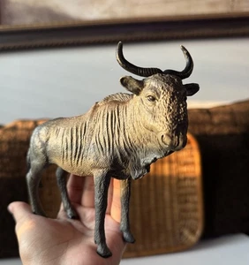 VINTAGE 1998 HARD PLASTIC Wildebeest ANIMAL FIGURE TOY - Picture 1 of 8