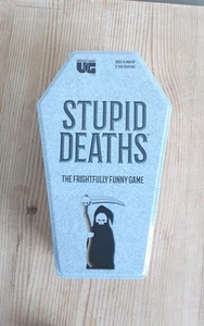 University Games Stupid Deaths Spiel erschreckend lustig Blechdose 12+ neu versiegelt - Bild 1 von 3