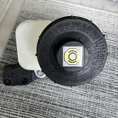 Cilindro maestro de freno ACURA TLX 2022 OEM  Foto 1 de 4