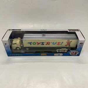 M2 Machines Toys R Us Auto Hauler '60 Ford C-600 & '70 Ford Mustang BOSS 302