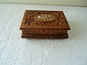 Vintage Wooden Floral Carved / Themed Trinket / Hinged Jewelry Box " BEAUTIFUL " - Picture 1 of 12
