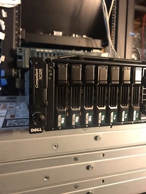 Compellent SC220 24 bay SFF 14x 1TB SAS 7.2K 2x EMM 2x 700W PSU 24x bay 14TB - Image 1 of 4