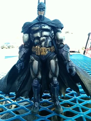  Figura de acción DC Comics Batman Arkham: Armored Batman Play Arts Kai Foto 1 de 4