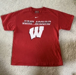 Nike Wisconsin Badgers Jump Around Red T-shirt Boys Size XL 14/16 Y2K - Picture 1 of 9