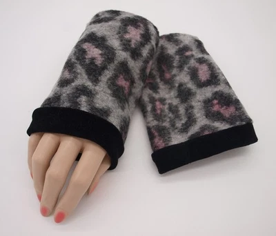 Stulpen Pulswärmer Walkstoff Leomuster gefüttert Samt Armstulpen handmade - Bild 1 von 3