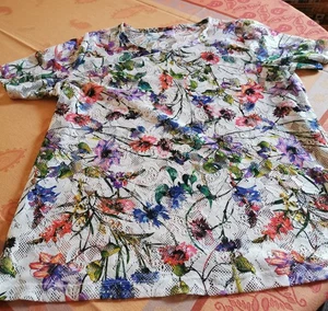 Damen T-Shirt oder Shirtbluse Gr. 42 bunte Farben - Bild 1 von 4