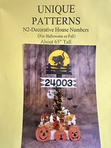 "Números de casa de postes de Halloween de carpintería vintage patrones únicos sin cortar 65"" yarda" - Imagen 1 de 5