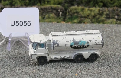 Husky UK White 17 Guy Warrior Milk Tanker Fair FNQHotwheels U5056 - image 1 of 4