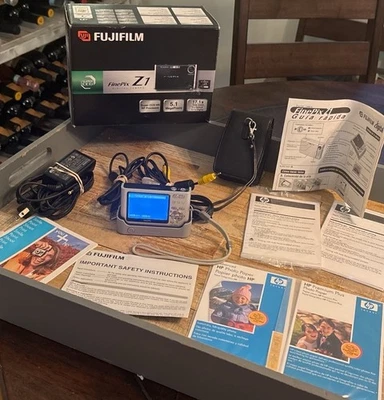 FujiFilm FinePix Z1 5.1MP Digital Camera w/ Box & Extras/SEE-DETAILS/100% MINT! - Image 1 of 4