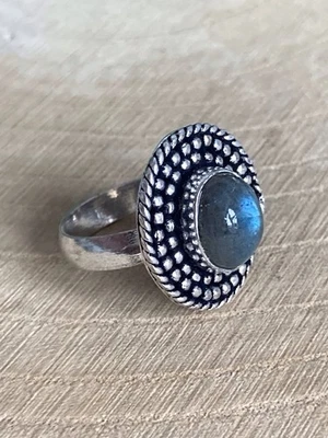 Anel de labradorita natural tamanho P prata esterlina 925 folheado verde formato oval boho - Imagem 1 de 4