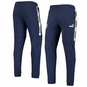 NUEVOS CON ETIQUETAS PANTALONES PUMA MANCHESTER CITY FÚTBOL ATLÉTICO PISTA SUDADERA SALÓN - AZUL MARINO - Imagen 1 de 3