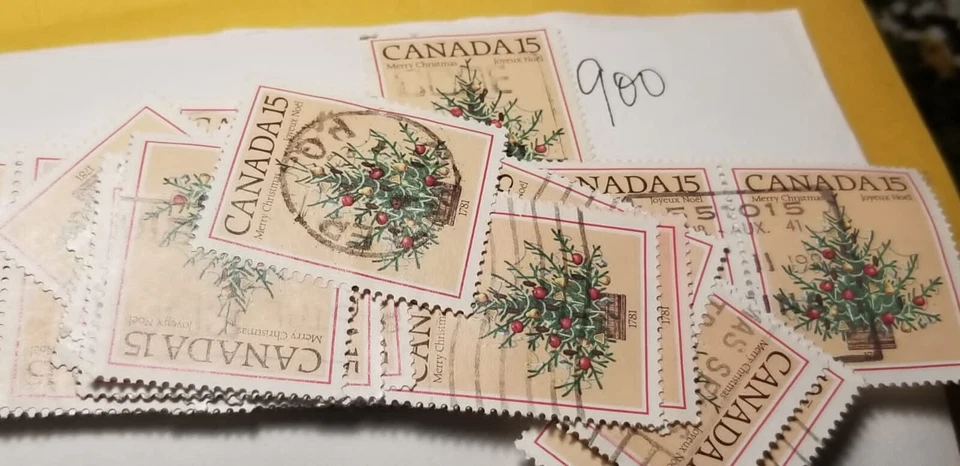 Um selo do Canadá #900-Árvore de Natal-(1981)-15¢- - Imagem 1 de 1