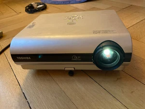 Gebrauchter Videobeamer Toshiba TDP S20, Lampenlaufzeit 1891h, DLP-Beamer - Bild 1 von 8