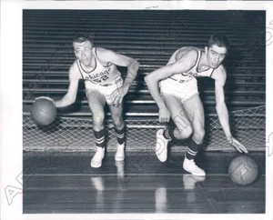 1960 Gary Pearson and Jerry Toren University Chicago Basketball Press Photo - Picture 1 of 2