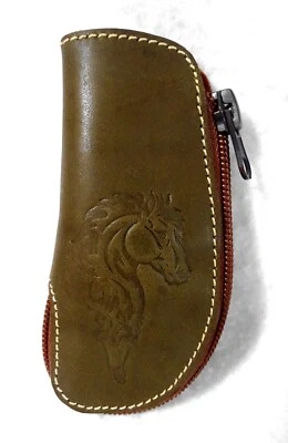 Estuche para llaves de cuero hecho a mano en Mongolia diseño cabeza de caballo con cremallera Foto 1 de 4