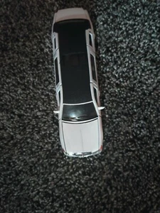 Kinsmart 1999 Lincoln Town Car Stretch Limousine Limo 1:38 Diecast Model White - Picture 1 of 7