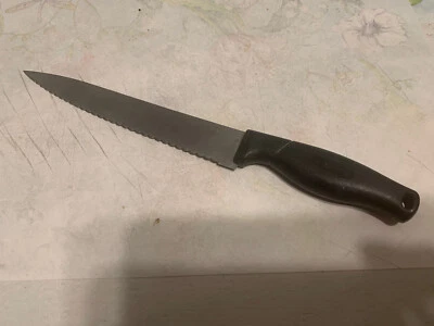 "Cuchillo utilitario vintage Ekco Flint dentado 8"" mango de plástico negro" Foto 1 de 4