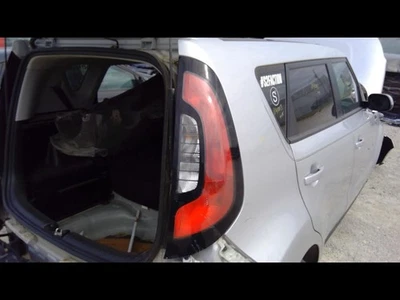 2014-2019 KIA SOUL rh Passenger Right Tail Light Model Incandescent 92402B2010 - Image 1 of 4