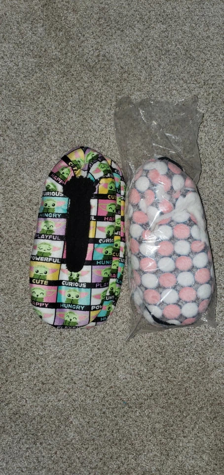 Juego de zapatillas Fuzzy Baby Yoda Foto 1 de 1