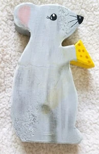 Regaldeko aus Holz handbemalt handgefertigt ~ Maus stehend mit Käse - Bild 1 von 4