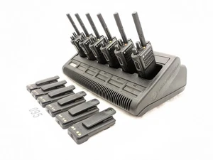Motorola DP4400e UHF 6 Set + 6way Charger + 6 Additional High Capacity Batteries - Photo 1/4