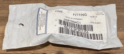 INTERNATIONAL PUSH LOCK FUEL FITTING PLASTIC 90° (5/16")3591094C1, 6E7Z-9F907-AA - Image 1 of 3