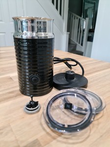 Nespresso Aeroccino 3 Milk Frother / Milk Warmer - Black with Spare Lid