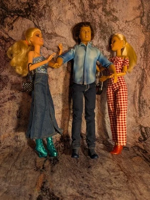 НОЧЬ В ГОРОДЕ! Лот товаров с несколькими шарнирными куклами! Новая одежда и обувь б/у 2015-2019 - Изображение 1 из 4