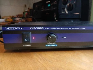 Vocopro VHF-3000 Zweikanal VHF kabelloses Mikrofonsystem Empfänger getestet - Bild 1 von 6