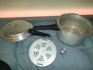 * VINTAGE * MIRRO-MATIC Pressure Cooker 394M | Aluminum 4 Qt w/ Trivet Regulator - Picture 1 of 9