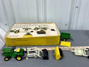 John Deere 140 Maintenance Set Lawn Garden Tractor 1:16 W/ Box Loader scraper