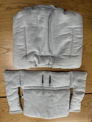 Cojines de asiento para silla alta Stokke Tripp Trapp nuevos sin etiquetas gris y blanco para niños pequeños Foto 1 de 3