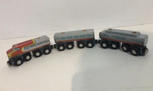 Thomas & Friends Wooden Railway Train -Passenger Train & 2 Cars - Picture 1 of 12