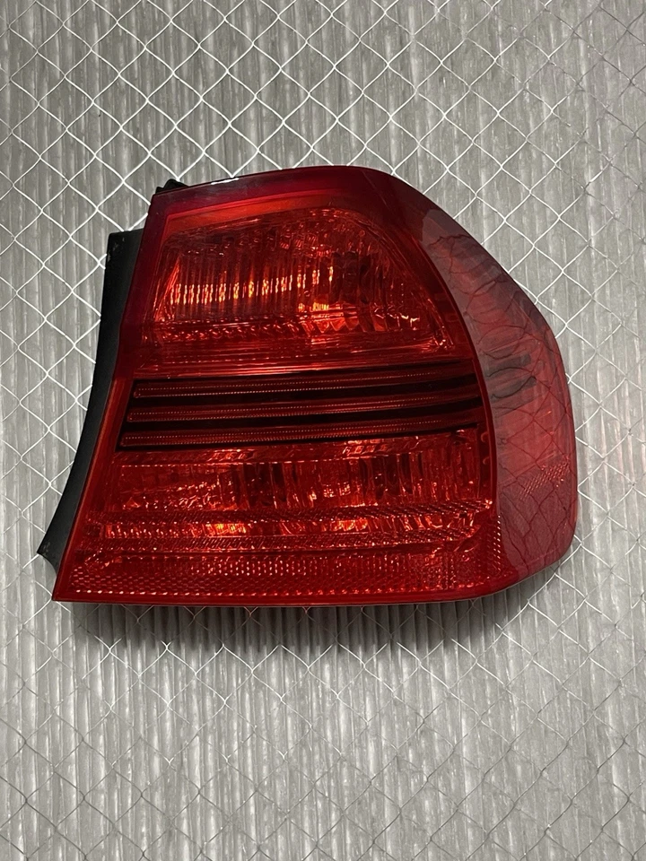 Luz trasera lateral derecha para pasajero BMW 325i 2006-2006 OEM YZ05X Foto 1 de 4
