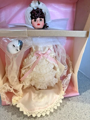 未拆封亚历山大夫人歌剧圣诞歌 #22020-RE-STRUNG — 第 1/4 张图片