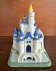 Disney Attraction Figurine Resin Hinged Box Magic Kingdom Cinderella Castle - Picture 1 of 6