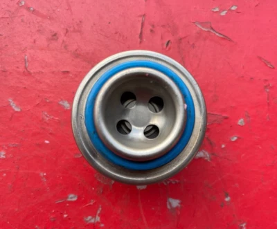 ✅Regulador de presión de combustible único OEM para Nissan Armada Titan 5,6 L #22675-7Y000 Foto 1 de 3