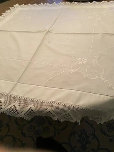 Vintage English Embroidery & Crochet Lace Border Tea Cloth - Picture 1 of 5