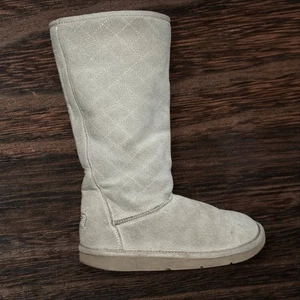 Botas altas UGG Australia talla 7 para mujer beige gamuza diamante acolchado 5342 piel de oveja - Imagen 1 de 7