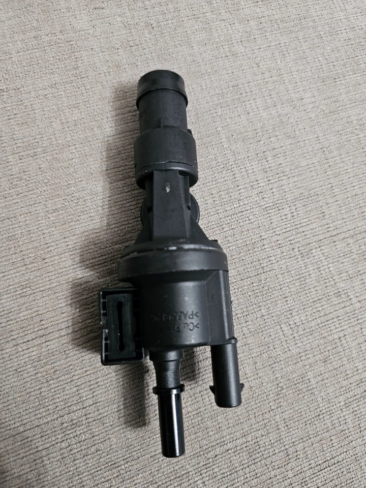 Válvula de respiración del tanque de combustible apta para MINI Cooper Countryman F54 F55 F56 13907621174 Foto 1 de 1
