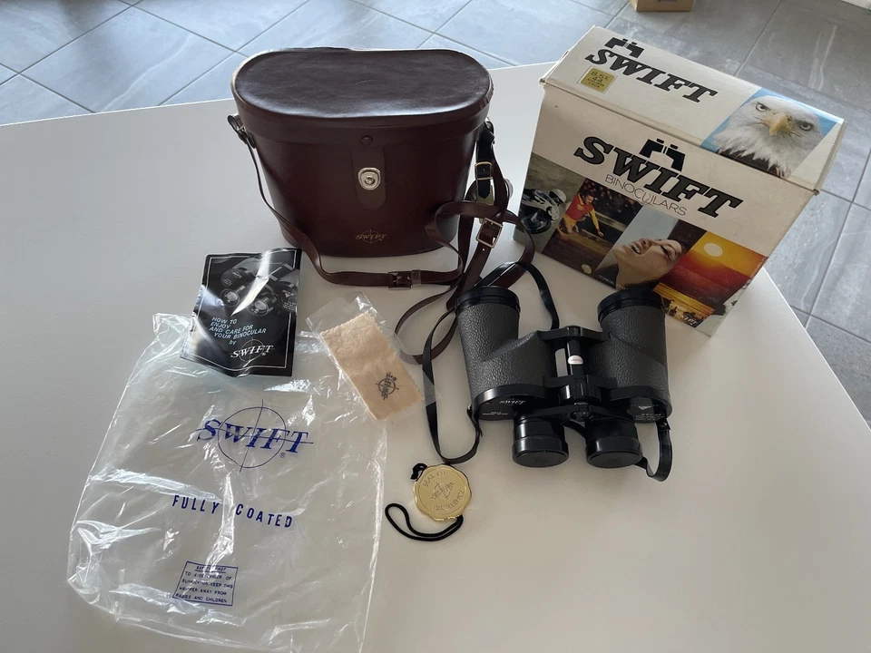 1982 Swift Audubon Model 804 Binoculars EXTRA WIDE ANGLE, 8.5x44. NICE & RARE - Image 1 of 4