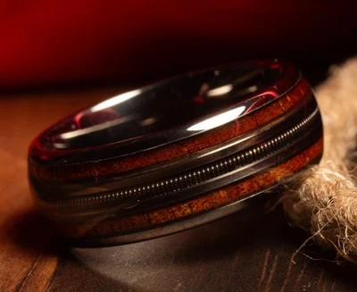 Anillo de boda para hombre con incrustaciones de madera de carburo de tungsteno cuerda de guitarra ajuste de alta comodidad Foto 1 de 4