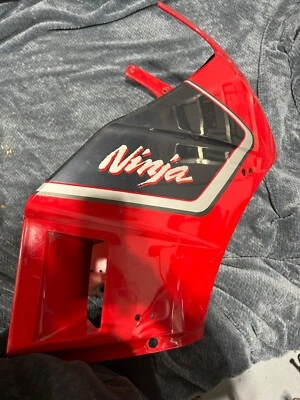 Carenado faro superior OEM 84/85 Kawasaki Gpz600r en colores originales. Foto 1 de 3