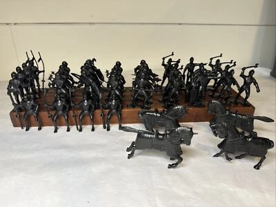 40 Caballeros Medievales Negros Marx Refundidos - Escala 2" 36 Caballeros 4 Caballos Foto 1 de 4