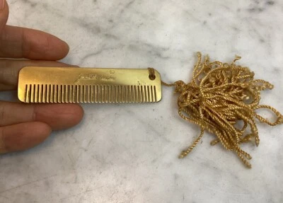 Peine de viaje vintage JUDITH LEIBER tono dorado con borla  Foto 1 de 4