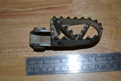 Husaberg 400 501 600 FE 脚凳右 170 070-01 2000-2001 — 第 1/3 张图片