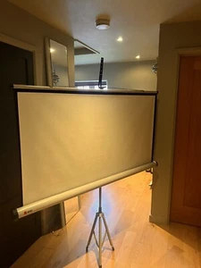 Home Cinema Screen …Nobo 1902397 2000 X 1513mm Tipod Mounted Projection Screen - Picture 1 of 3