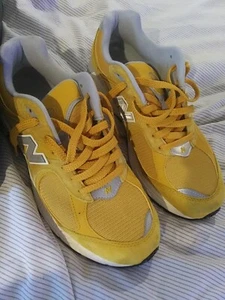 Size 11 - New Balance 2002R Yellow And Gray - Picture 1 of 10