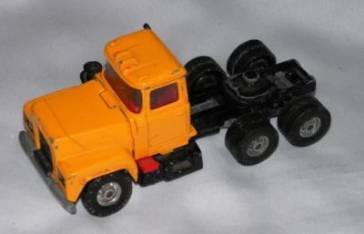 Corgi Caterpillar No.220 Chain Tractor De Cadenas Made In Spain Die Cast - Image 1 of 4