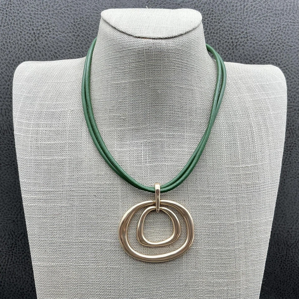 Collar Chico's Cordón Verde Tono Dorado Doble Ovalado Colgante Ajustable Declaración Foto 1 de 4